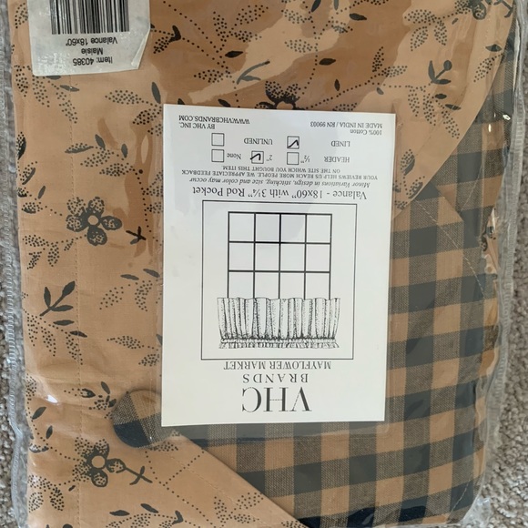 Curtain Set - Picture 3 of 3